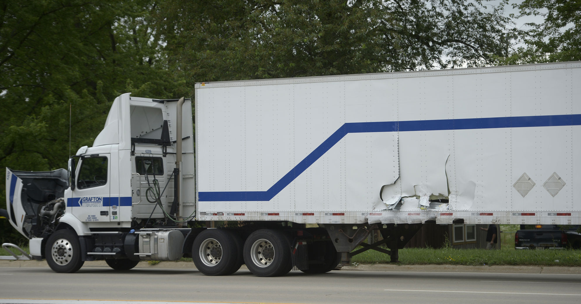 Driver fleeing traffic stop dies after crashing into semi